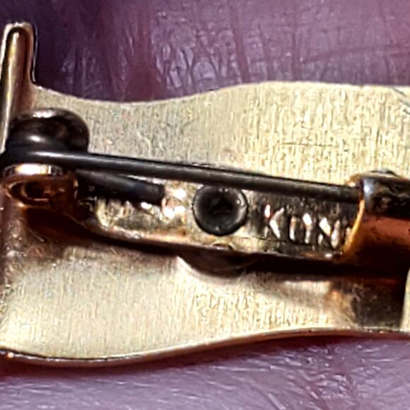 Vintage Ireland Irish Paper Flag Gold Tone Aluminum Pin Hong Kong - Picture 3 of 4